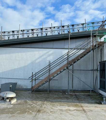 Evans Scaffolding scaffolders on a domestic project